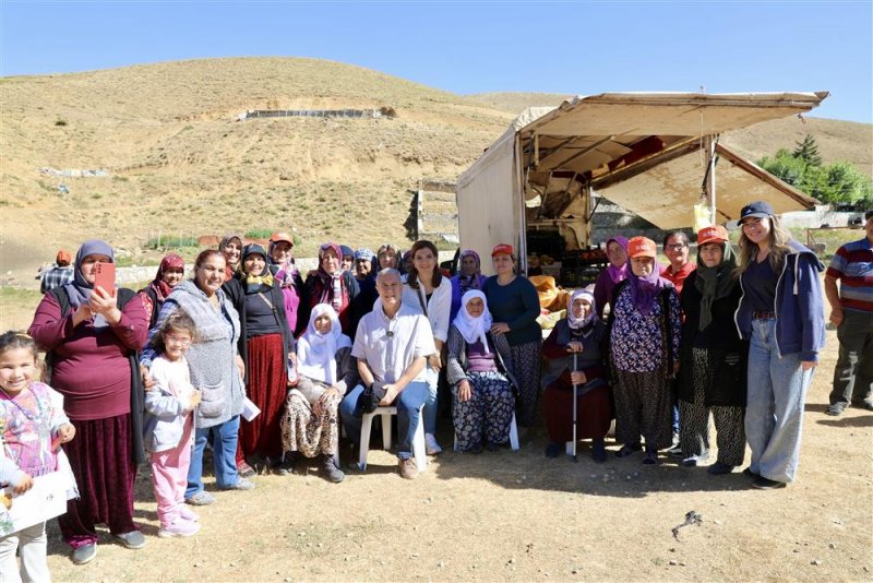 Başkan özçelik batı yaylalarında vatandaşlarla buluştu