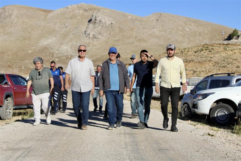 Başkan özçelik batı yaylalarında vatandaşlarla buluştu