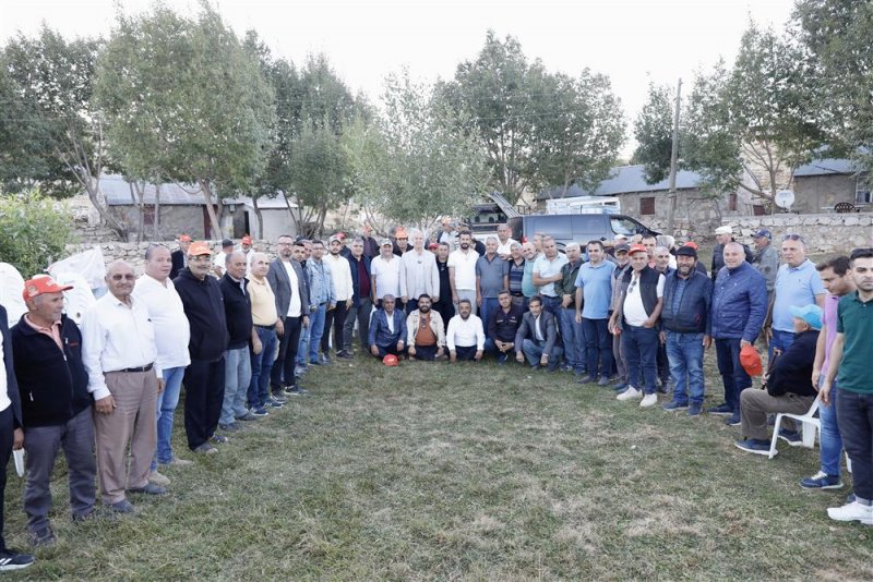 Başkan özçelik batı yaylalarında vatandaşlarla buluştu