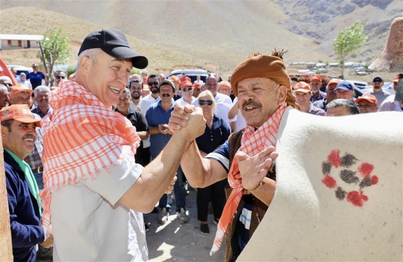 Başkan özçelik batı yaylalarında vatandaşlarla buluştu