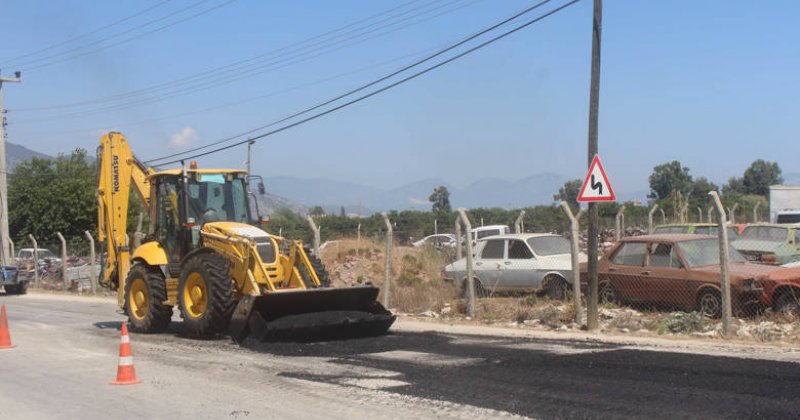 Büyükşehir Asfalt Onarım Çalışması Yapıyor