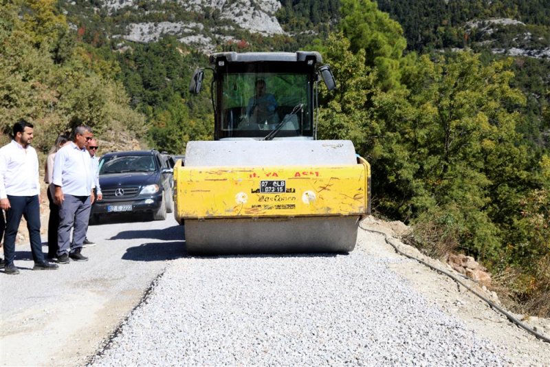 Alanya’da yıllardır asfalt bekleyen mahallelerde çalışmalar başlıyor