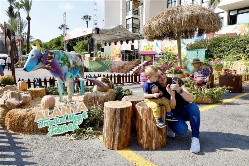 3. alanya tropikal meyve festivali renkli görüntülerle başladı