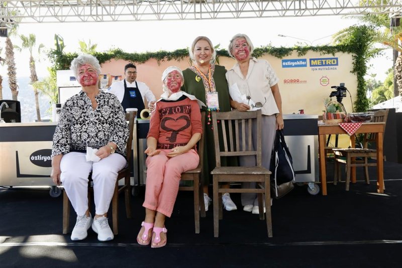 3. alanya tropikal meyve festivali renkli görüntülerle başladı