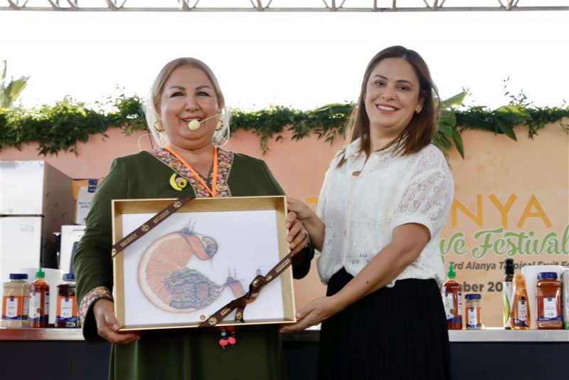 3. alanya tropikal meyve festivali renkli görüntülerle başladı