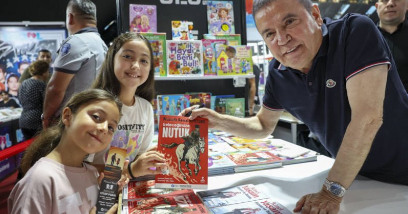 Antalya Kitap Fuarı’nı 1 Milyon 56 Bin Kişi Ziyaret Etti