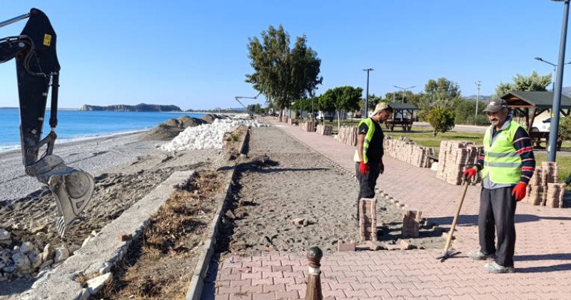 Büyükşehir’den Demre Sahilinde Istinat Duvarı Çalışması