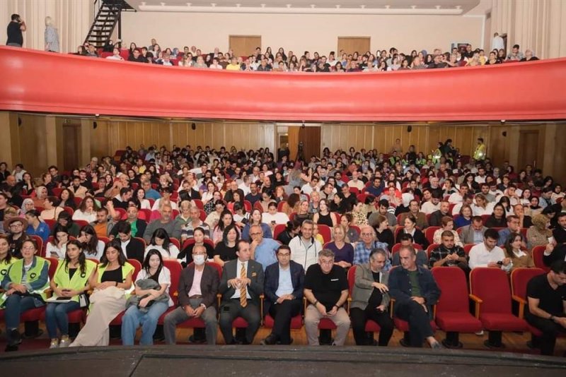 ‘yaşlı adam ve deniz’ adanalı tiyatroseverlerle buluştu