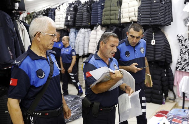 Alanya’da zabıta ekiplerinden yoğun denetim