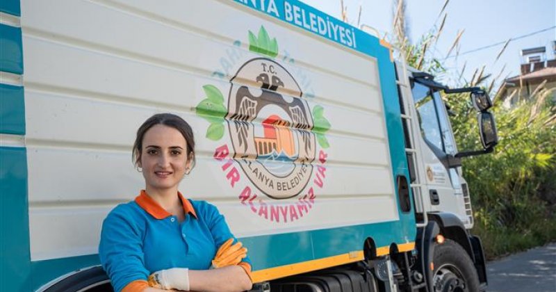Alanya'nın temizliğine kadın eli değdi