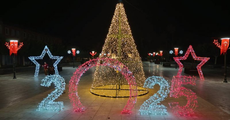 Antalya Işıl Işıl Bir Yılbaşına Hazır