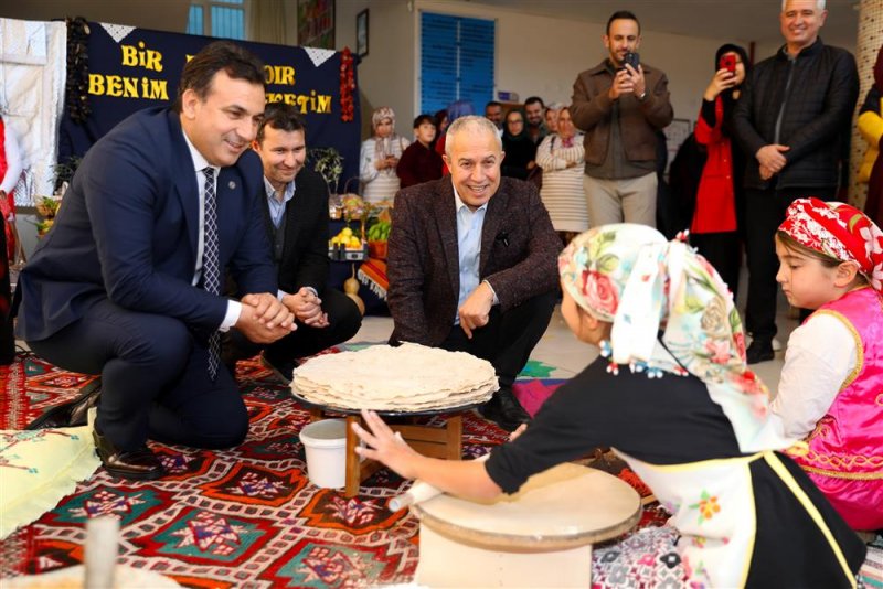 Başkan özçelik hayırsever babasının anıldığı vefa programına katıldı