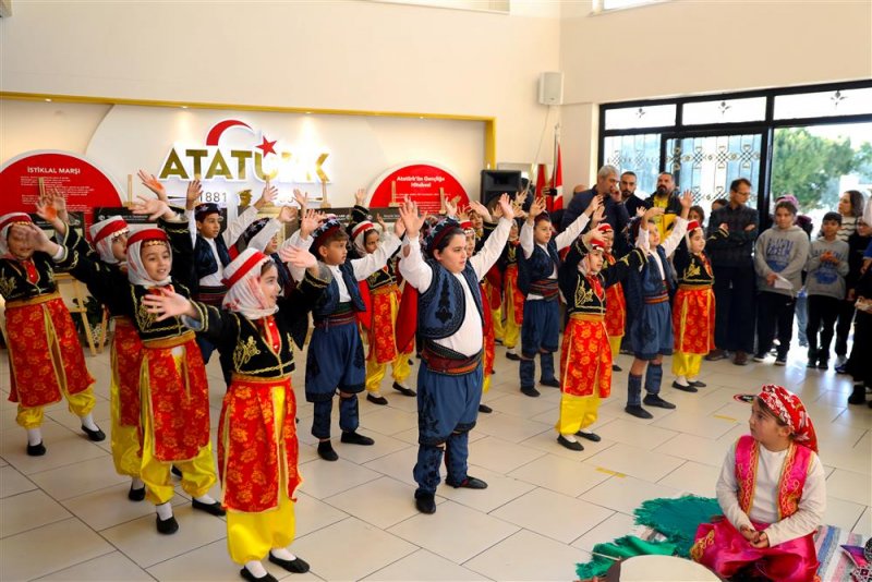 Başkan özçelik hayırsever babasının anıldığı vefa programına katıldı