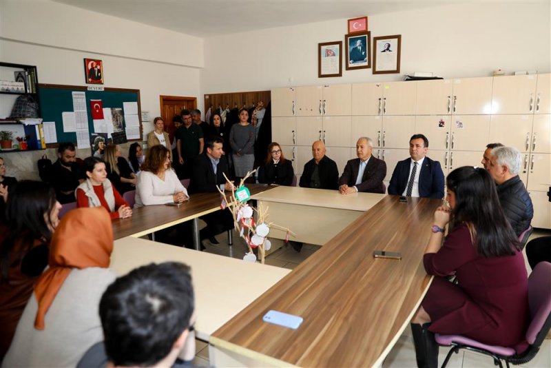 Başkan özçelik hayırsever babasının anıldığı vefa programına katıldı