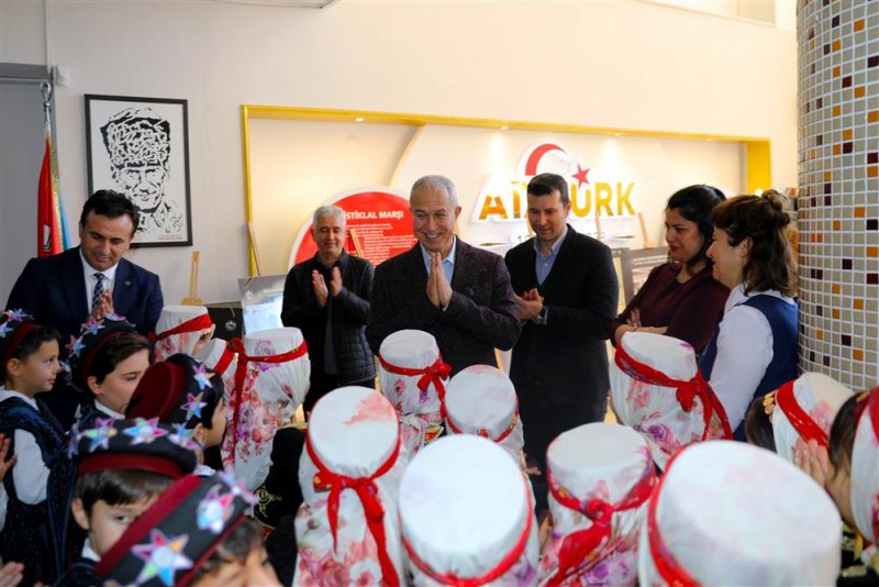 Başkan özçelik hayırsever babasının anıldığı vefa programına katıldı