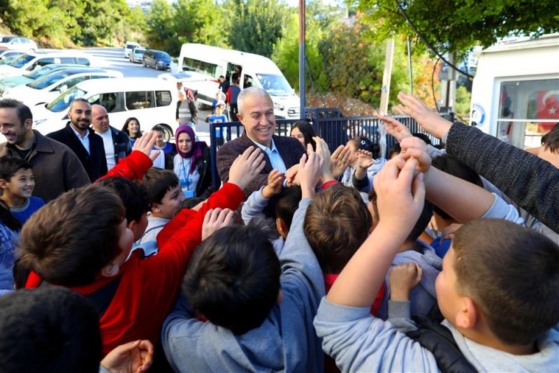 Başkan özçelik hayırsever babasının anıldığı vefa programına katıldı