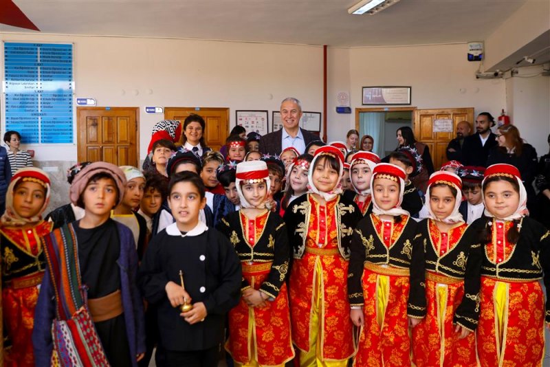Başkan özçelik hayırsever babasının anıldığı vefa programına katıldı