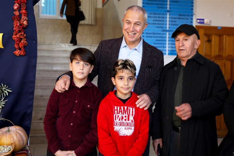 Başkan özçelik hayırsever babasının anıldığı vefa programına katıldı