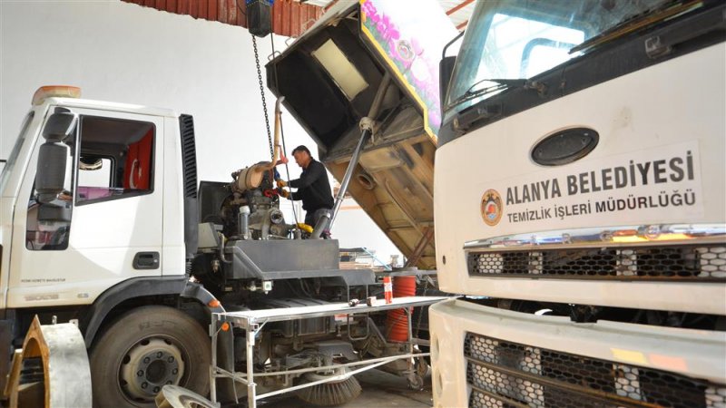 Belediye araçları kaliteli ve kesintisiz hizmet için kapsamlı bakıma alındı