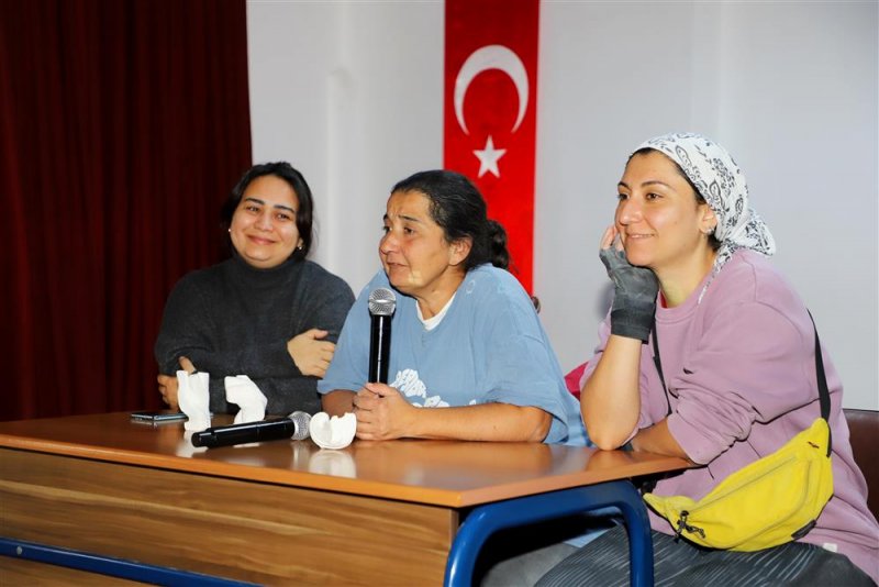 Heykeltıraşlar öğrencilerle sanat konuştu