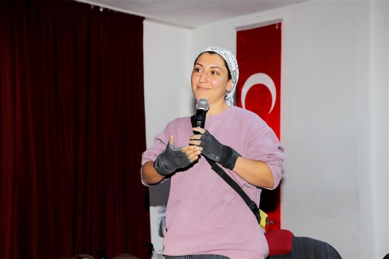 Heykeltıraşlar öğrencilerle sanat konuştu