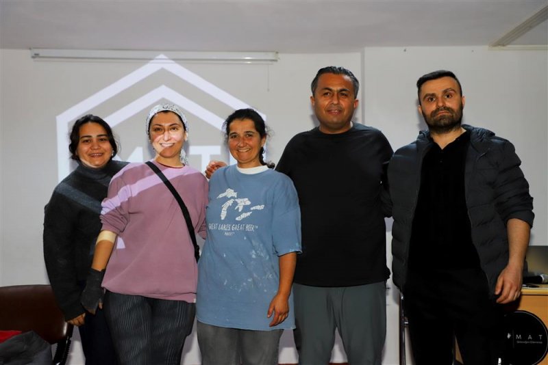 Heykeltıraşlar öğrencilerle sanat konuştu