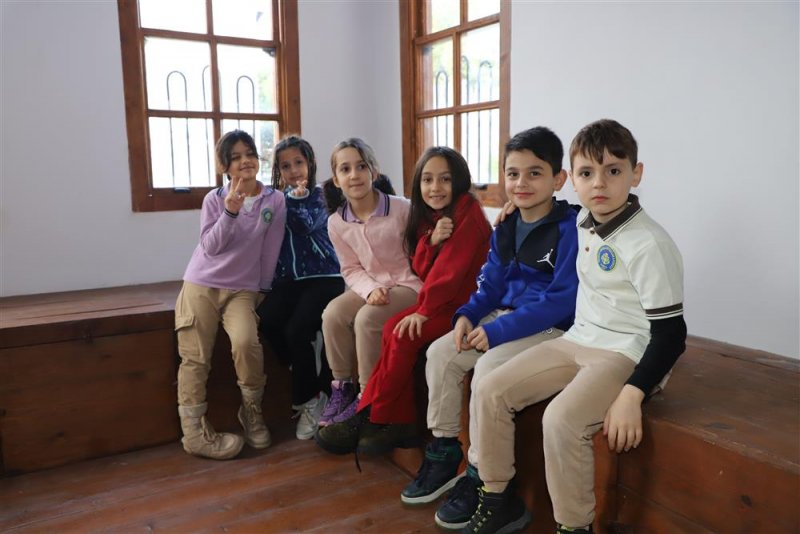 Alanya belediyesi çocuk kütüphanesi yeni yerinde hizmete başladı