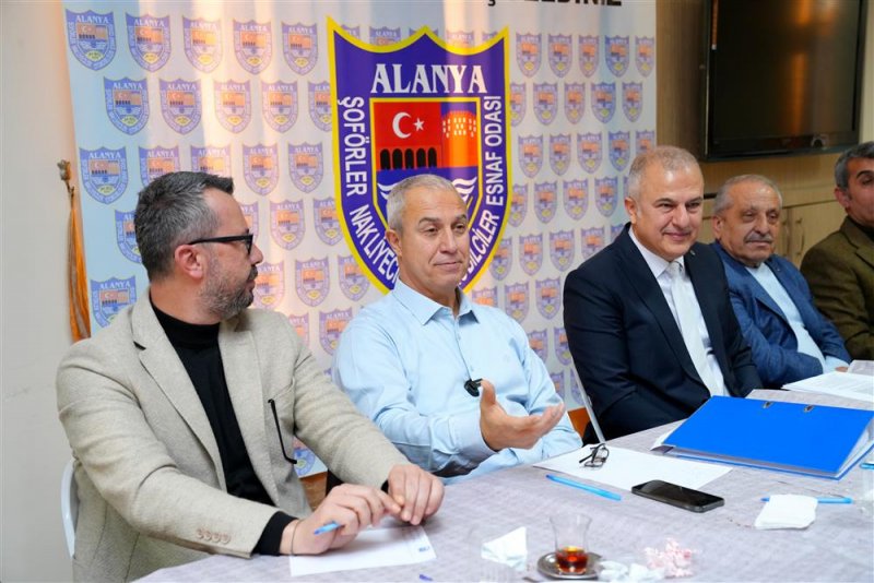 Başkan özçelik taksicilerle buluştu