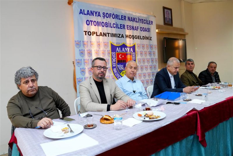 Başkan özçelik taksicilerle buluştu