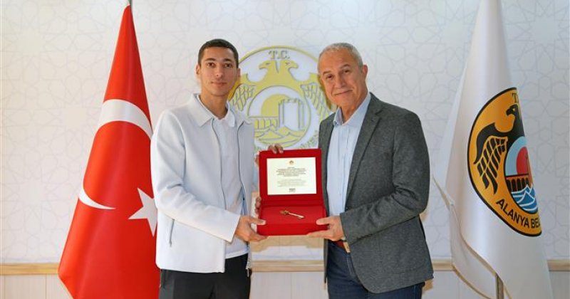 Milli sporcu razgatlıoğlu'ndan başkan özçelik’e ziyaret