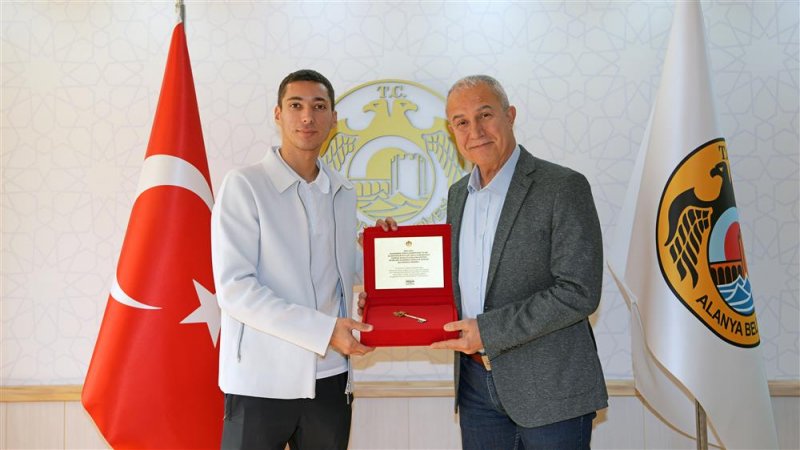 Milli sporcu razgatlıoğlu'ndan başkan özçelik’e ziyaret