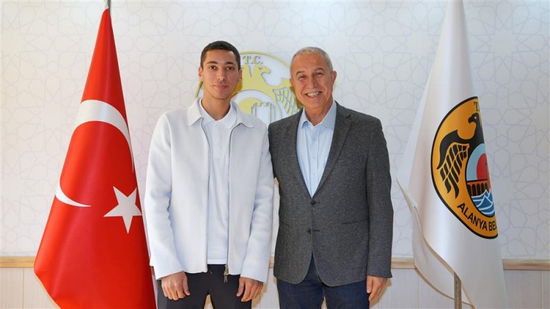 Milli sporcu razgatlıoğlu'ndan başkan özçelik’e ziyaret