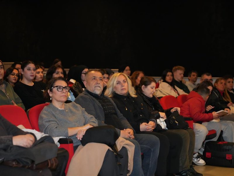 Sokak hayvanları için bir araya geldiler