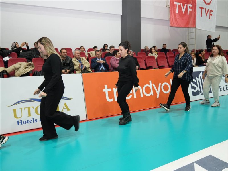 Zeybek kurslarının ikinci dönemi başlıyor