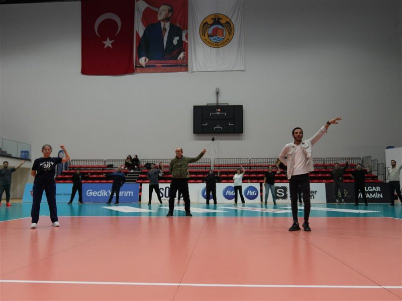 Zeybek kurslarının ikinci dönemi başlıyor