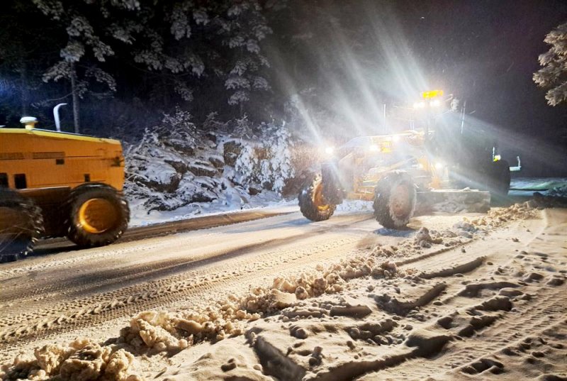 Alanya belediyesi ekipleri gedevet yaylası’nda mahsur kalan vatandaşları kurtardı