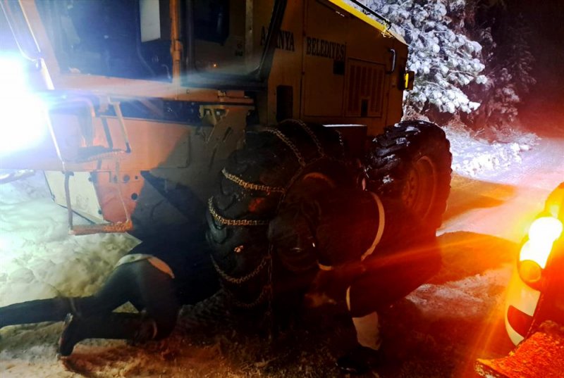 Alanya belediyesi ekipleri gedevet yaylası’nda mahsur kalan vatandaşları kurtardı