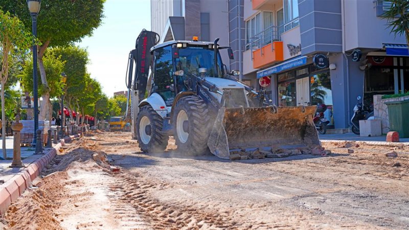 Alanya belediyesi'nden 4 kolda asfalt seferberliği