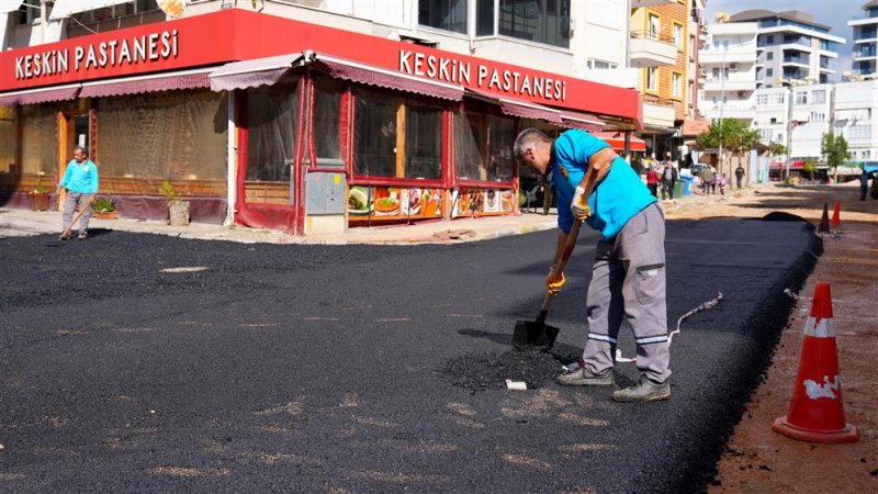 Alanya belediyesi’nden büyükhasbahçe caddesinde asfalt seferberliği