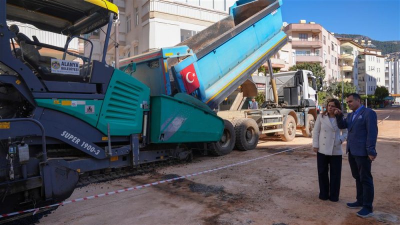 Alanya belediyesi’nden büyükhasbahçe caddesinde asfalt seferberliği