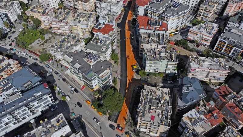 Alanya belediyesi’nden büyükhasbahçe caddesinde asfalt seferberliği