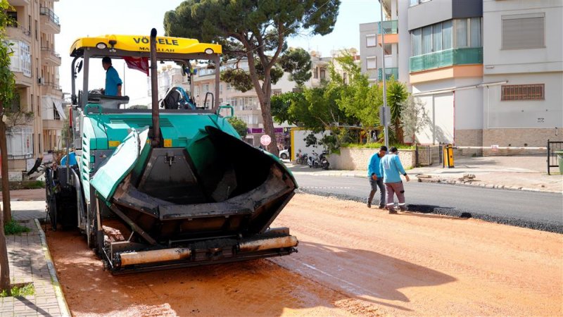 Alanya belediyesi’nden büyükhasbahçe caddesinde asfalt seferberliği