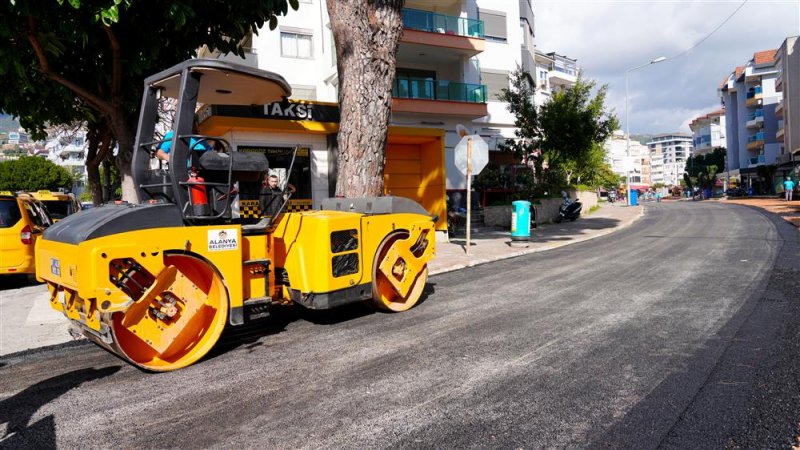 Alanya belediyesi’nden büyükhasbahçe caddesinde asfalt seferberliği
