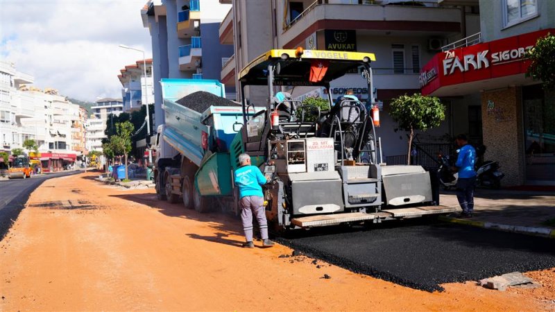 Alanya belediyesi’nden büyükhasbahçe caddesinde asfalt seferberliği