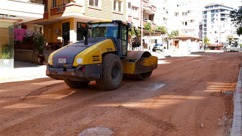 Alanya belediyesi’nden büyükhasbahçe caddesinde asfalt seferberliği