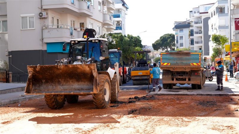 Alanya belediyesi’nden büyükhasbahçe caddesinde asfalt seferberliği
