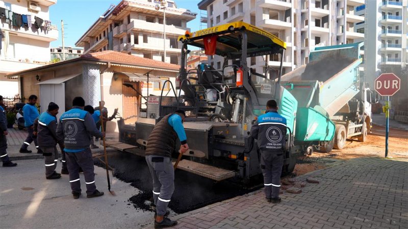 Alanya belediyesi’nden büyükhasbahçe caddesinde asfalt seferberliği