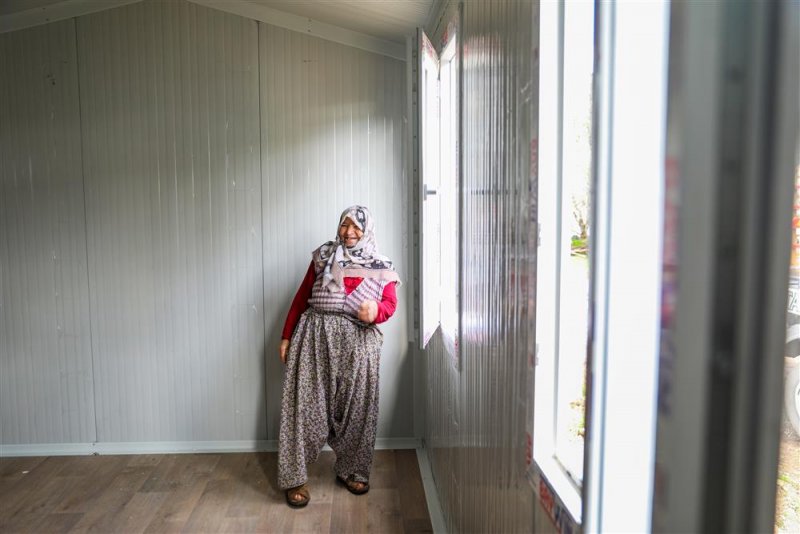 Alanya belediyesi’nden yeniköy’deki ihtiyaç sahibi aileye konteyner ev desteği