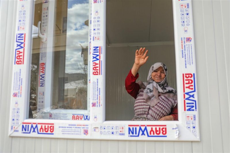 Alanya belediyesi’nden yeniköy’deki ihtiyaç sahibi aileye konteyner ev desteği
