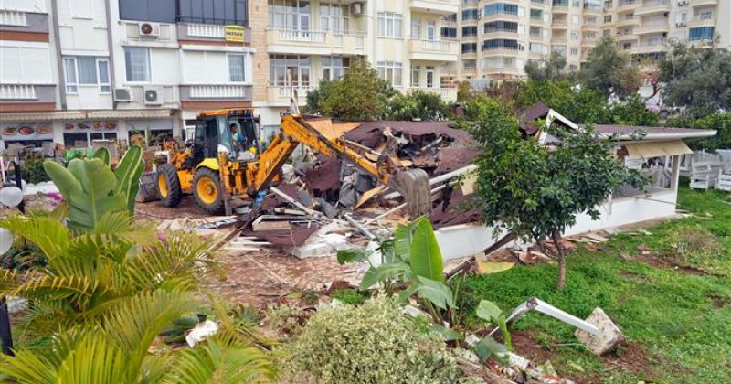 Alanya belediyesi'nin park alanını işgal eden restoran kaldırıldı